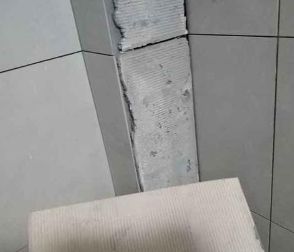 涧西瓷砖空鼓维修公司分享下厨房瓷砖脱落的补救措施。